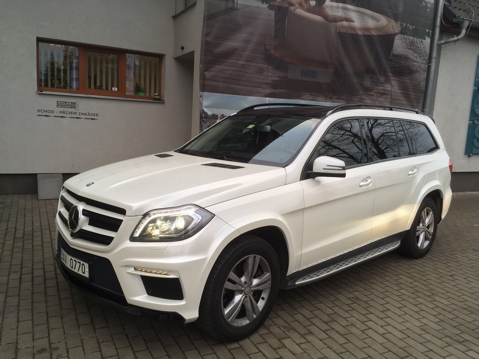 Polepy na auto realizace - Mercedes SUV